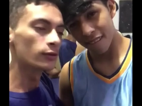 Kiss boys